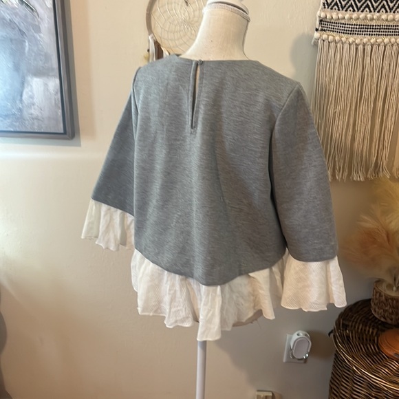 Gray & White Top with White Ruffled Sleeves and Bottom Hem by Halogen/ Medium - Picture 6 of 8